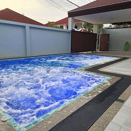 Private Pool Villa With Jacuzzi At Royal Park Village - Walk To The Beach - 6 People - Max 3 Males (Adults Only) Jomtien Beach Zewnętrze zdjęcie