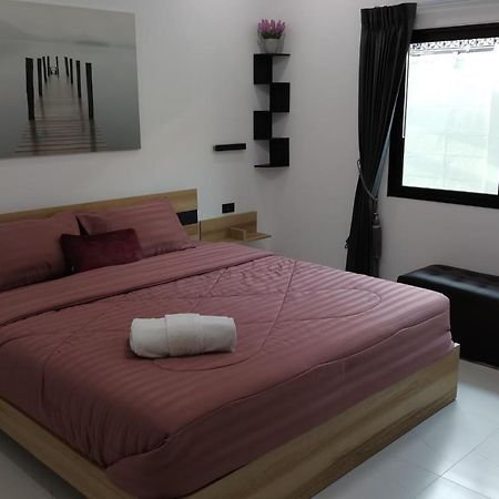 Private Pool Villa With Jacuzzi At Royal Park Village - Walk To The Beach - 6 People - Max 3 Males (Adults Only) Jomtien Beach Zewnętrze zdjęcie