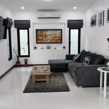 Private Pool Villa With Jacuzzi At Royal Park Village - Walk To The Beach - 6 People - Max 3 Males (Adults Only) Jomtien Beach Zewnętrze zdjęcie