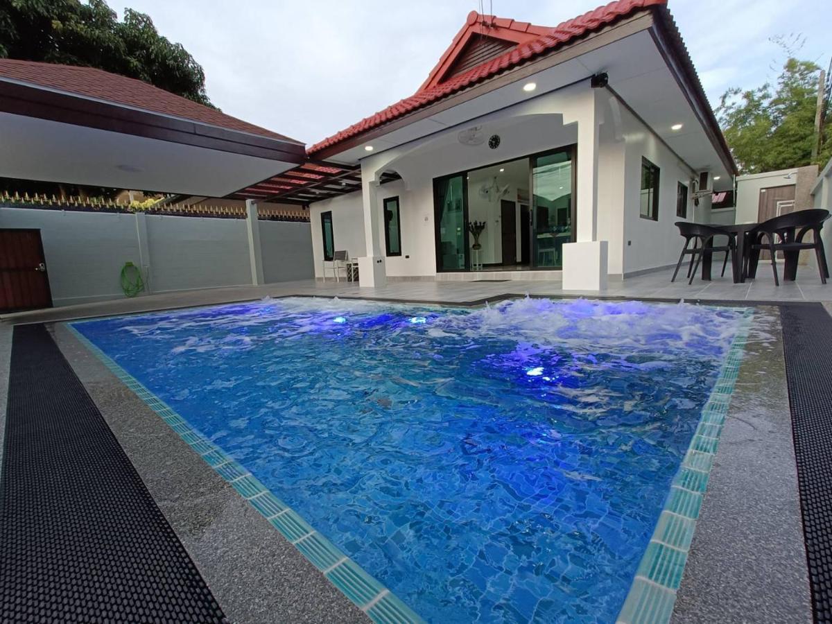 Private Pool Villa With Jacuzzi At Royal Park Village - Walk To The Beach - 6 People - Max 3 Males (Adults Only) Jomtien Beach Zewnętrze zdjęcie