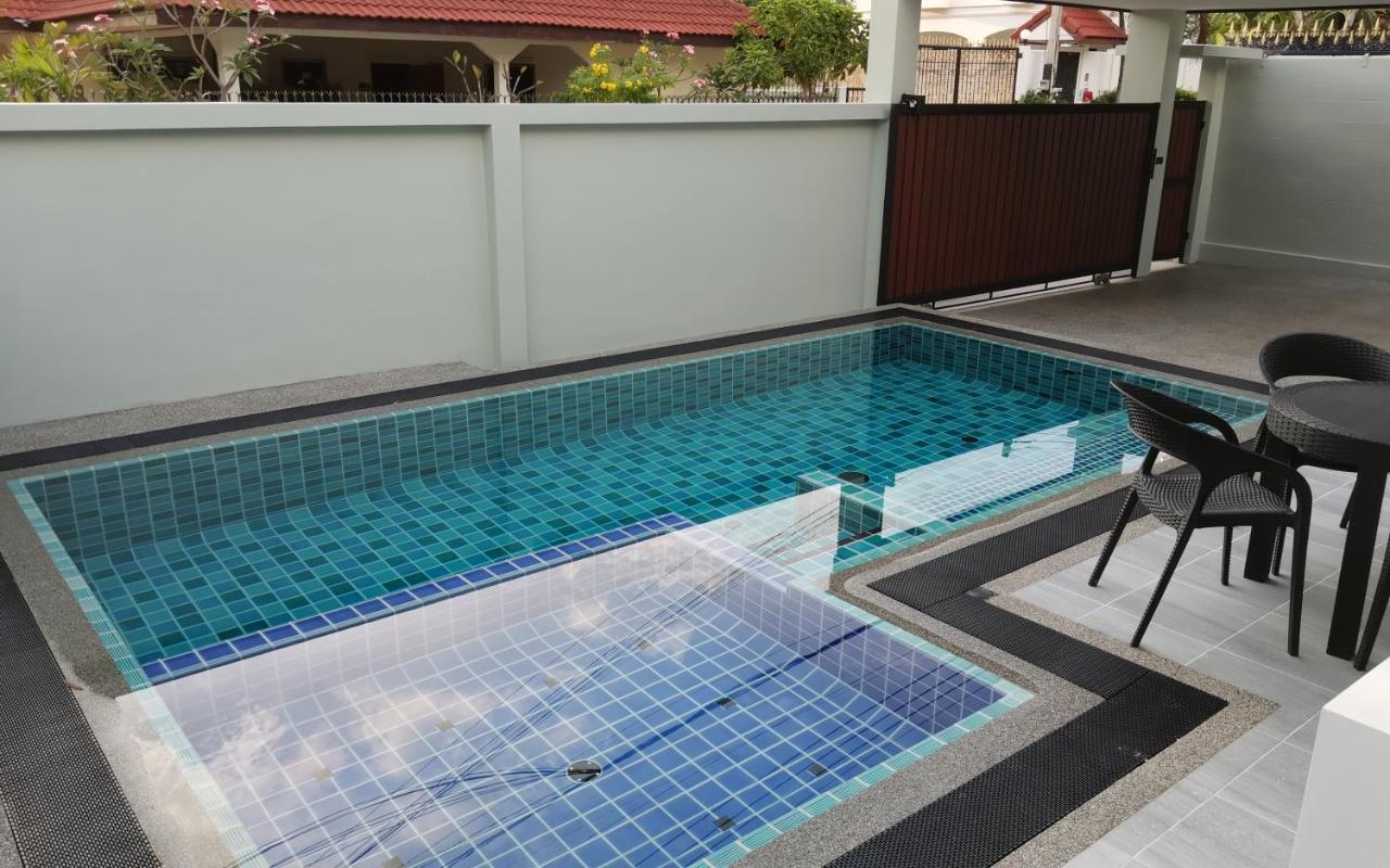 Private Pool Villa With Jacuzzi At Royal Park Village - Walk To The Beach - 6 People - Max 3 Males (Adults Only) Jomtien Beach Zewnętrze zdjęcie