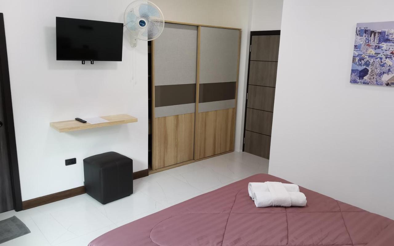 Private Pool Villa With Jacuzzi At Royal Park Village - Walk To The Beach - 6 People - Max 3 Males (Adults Only) Jomtien Beach Zewnętrze zdjęcie